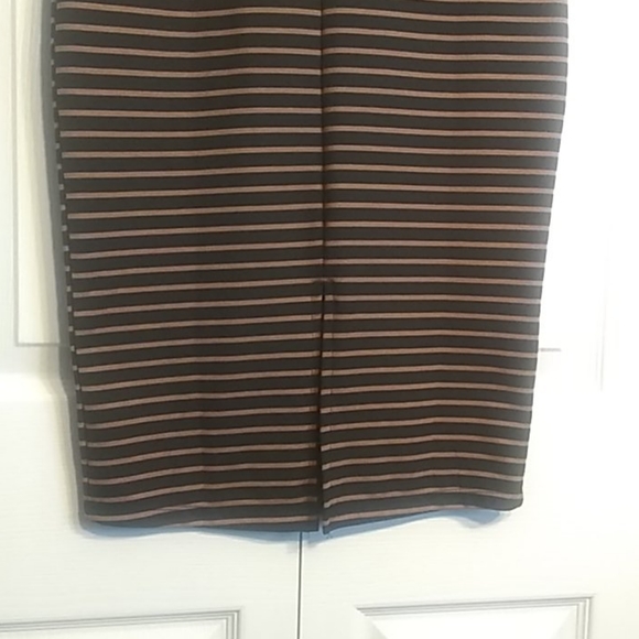 Popular basics dress - Picture 3 of 4